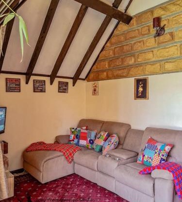 The Annex at 64 : Cozy, rustic cottage/treehouse