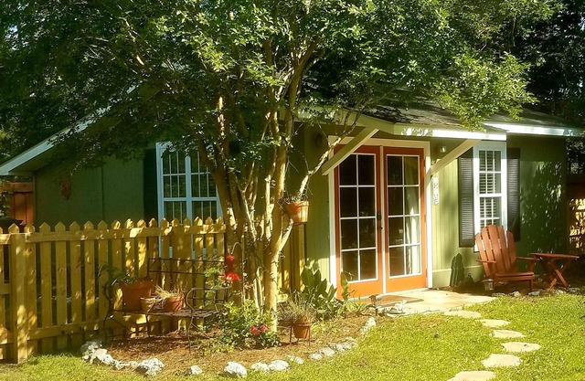 The Artist's Cottage is the ideal home away from home!
