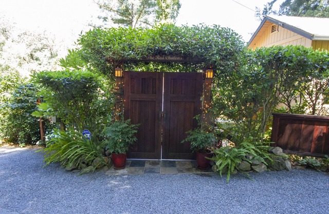 The Attic At The Red Chateau - Russian River Wine Valley