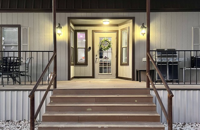 The Barndeaux Guest House - 3 BR/3BA, Bulverde, TX