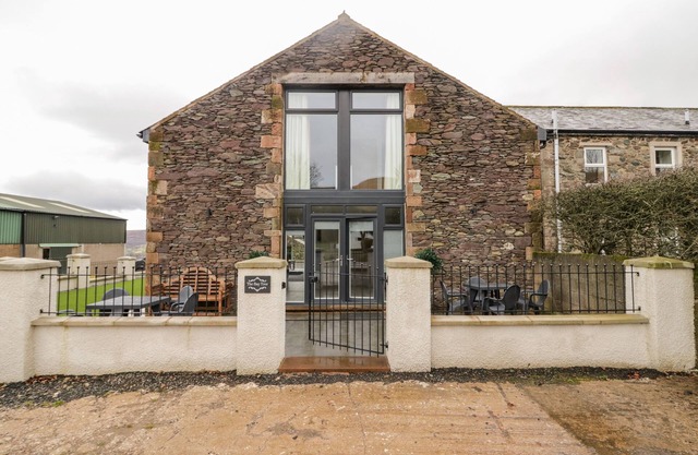 THE BAY TREE, family friendly, with open fire in Watermillock