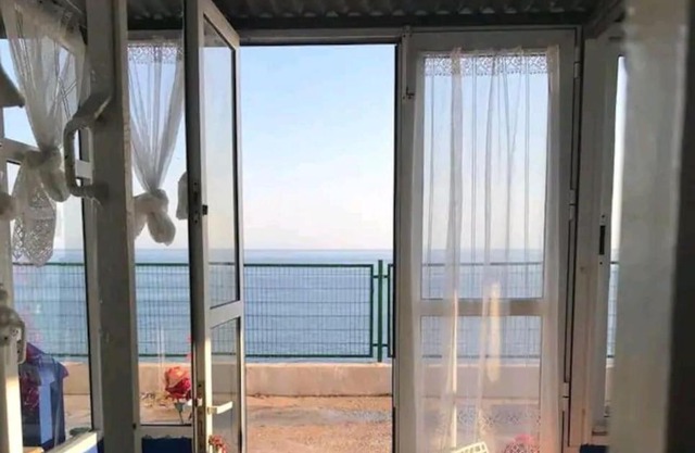 The Beach Hut with Lazy spa
