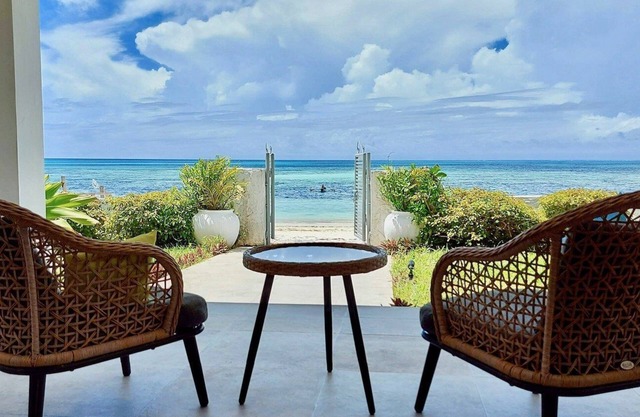 THE BEACH VILLA - Four Bedroom Villa, Sleeps 8