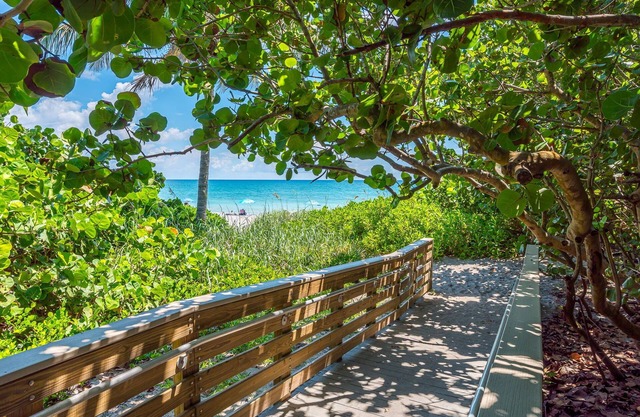 The Beach Villa in Juno! 3-Steps to the Beach