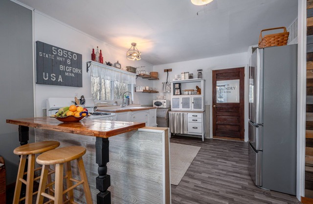 The Bigfork Riverside Retreat - No Cleaning Fee!