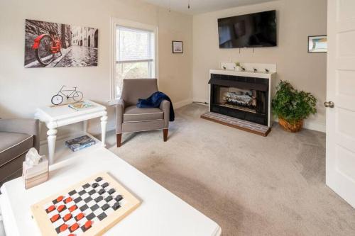 The Bike Path House! Cozy 2 BR w/Fireplace