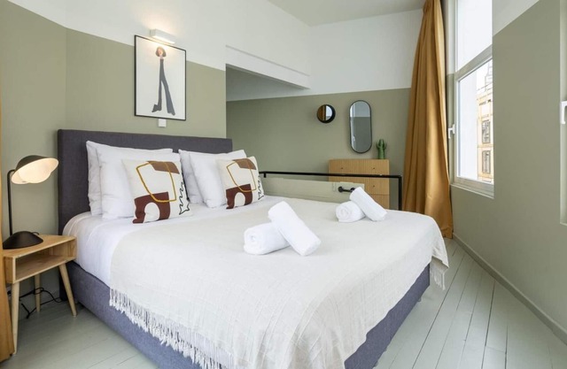 The Black Pants in Antwerp