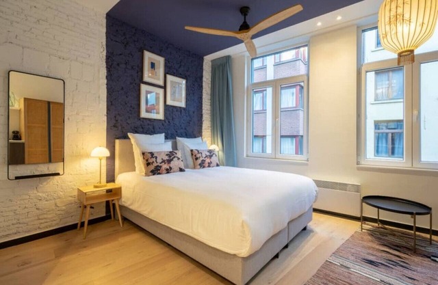 The Blue Parrot by SHWAY