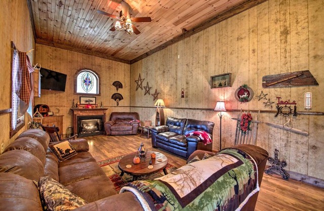 The Bovard Lodge Rustic Cabin Near Ohio River!