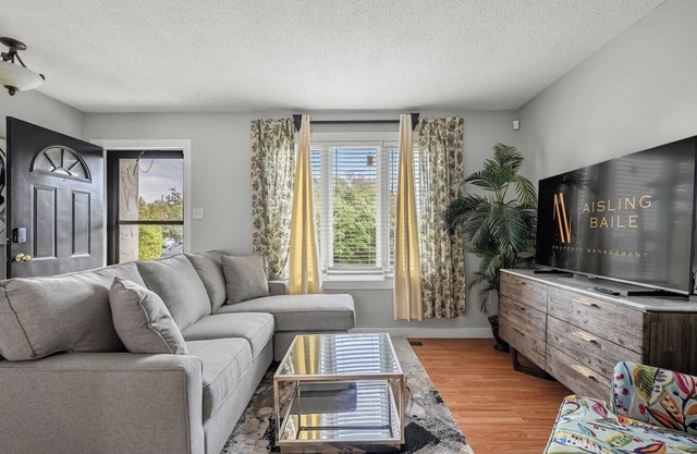 The Bow Nest | Fenced Backyard | Fireplace | Pets