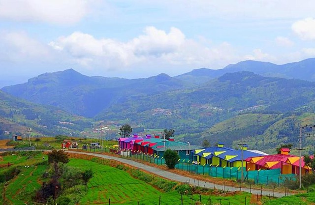 The Bowers Chalet Private Campfire & Lawn BBQ, WIFI, Breakfast Hill Top 360 degree view