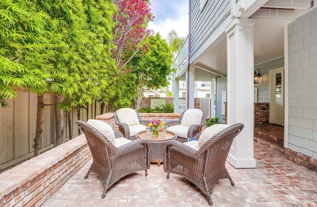 The Breakers 1 | 2BR Home Walk to Windansea Beach