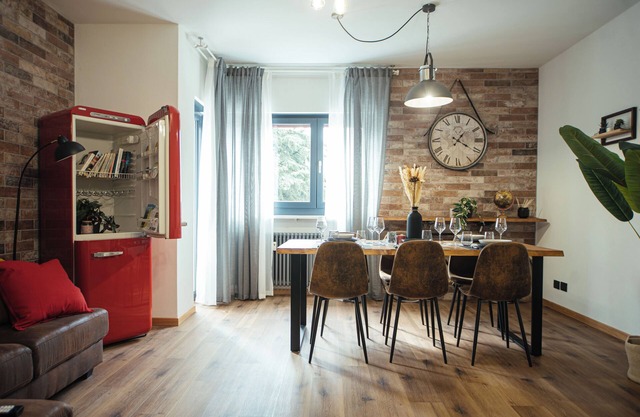 The Brick 194, 7 beds