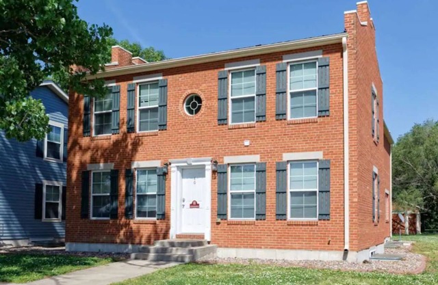 The Brickhouse in Nauvoo Sleeps 18!