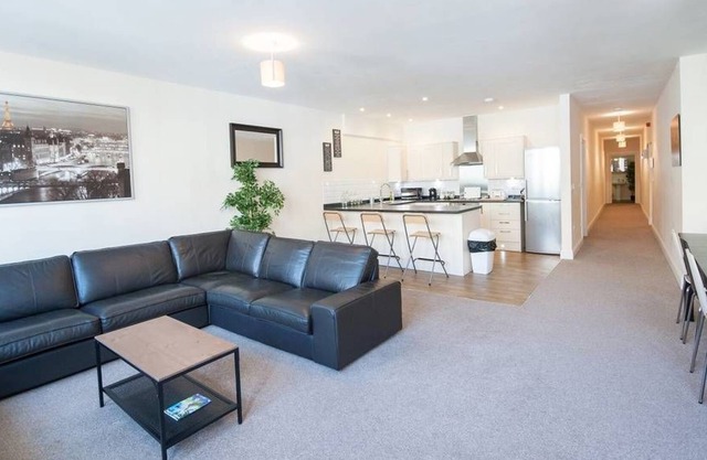 The Broadmead Forest - Spacious City Centre 3BDR Apartment
