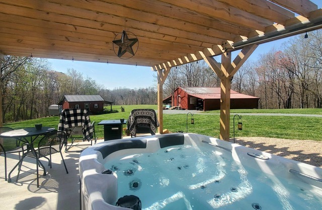 The Cabin - The Hot Tub is Ready! Get Cozy Time!