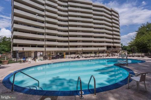 The Carlyle House with housemate