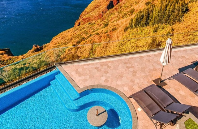 The Cliffhouse by LovelyStay