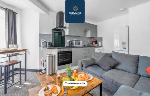 THE CLIPPIE - INVOICE and REDUCED PRICE only via SUNRISE SHORT LETS DUNDEE, 3 Rooms, 4 Beds, Recently Renovated, Free WiFi, Free Street Parking, Ground Floor, Fully Equipped, Short and Long Stay Rates