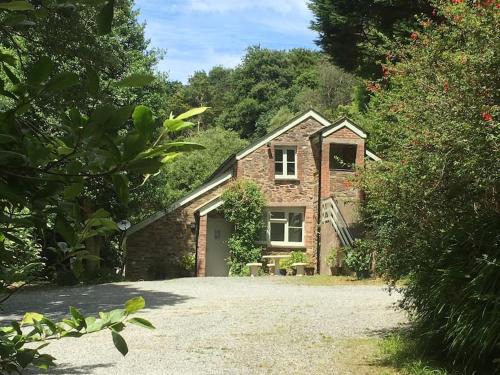 The Coach House at Lower Coombe Royal- Family/Dogs