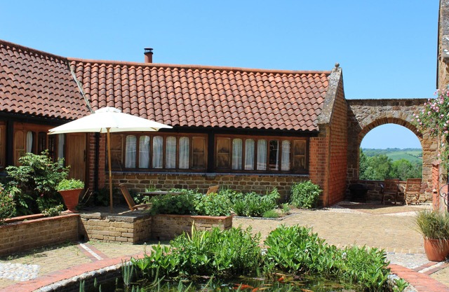 The cosiest and quaintest haven for couples, near Great Tew