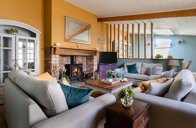 The Cottage - Characterful, coastal with hot tub