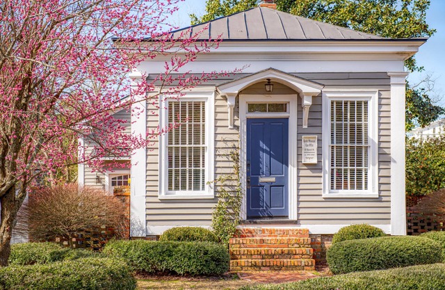 The Cottage on Hancock - entire historic cottage