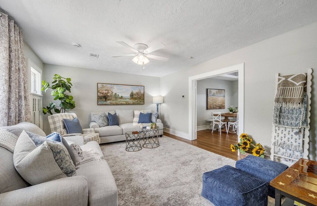 The Cottage on Meadow 3 BR/2 BA, Central BCS, A&M, Legends Events Center