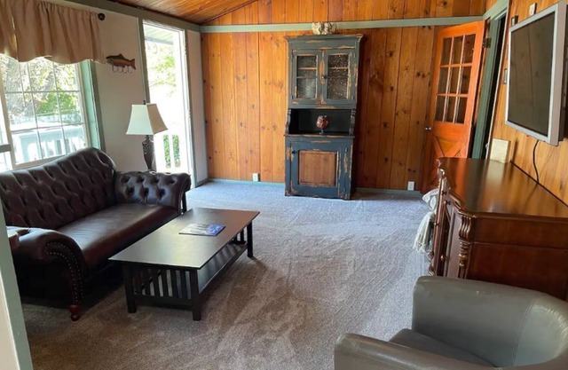 The Cottage on Sixth