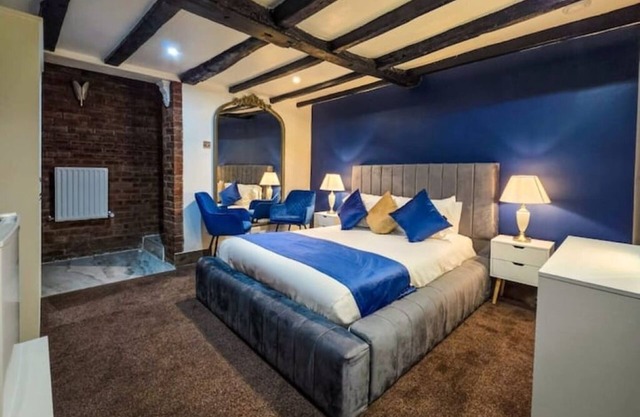 The Courtyard lodge Room 6