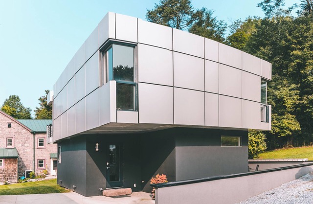 The Cube – A One-of-a-Kind Modernist Country Retreat