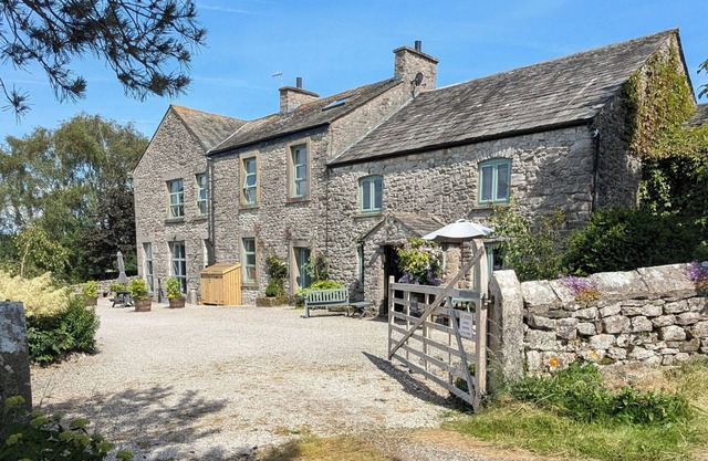 THE DAIRY AT BRACKENTHWAITE FARM, pet friendly in Arnside