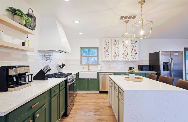 The Dallas Hub- Close to Food, Fun & Attractions!