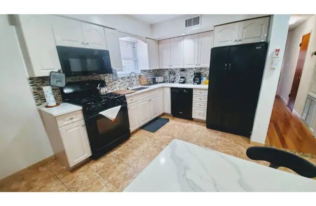 The Devonshire /LVL1: LUX Xcape; subway@600 steps