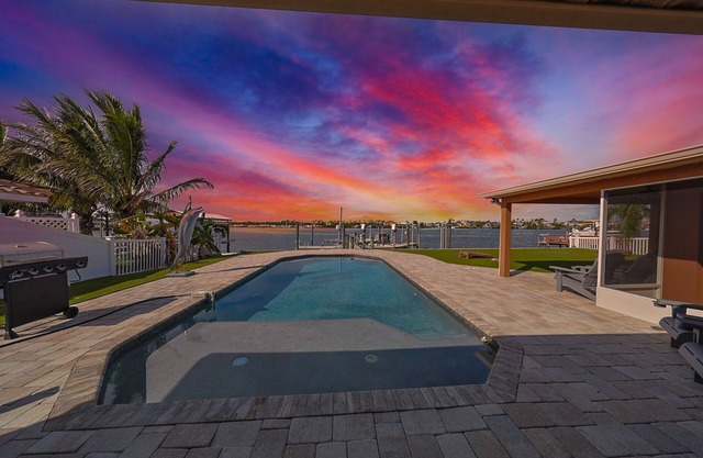 The Dolphin Inn with views of Tampa Bay & Marina