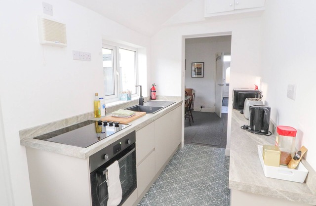 THE DORMIE HOUSE, pet friendly, country holiday cottage in Silloth