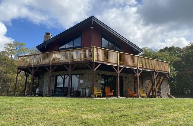 The eclectic lodge sits on 10 acres and is within 40 minutes from 3 ski resorts.