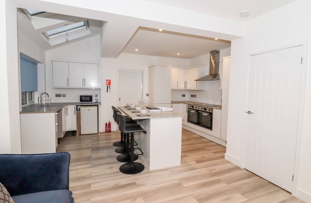 THE EXNING HOUSE, pet friendly, with a garden in Newmarket