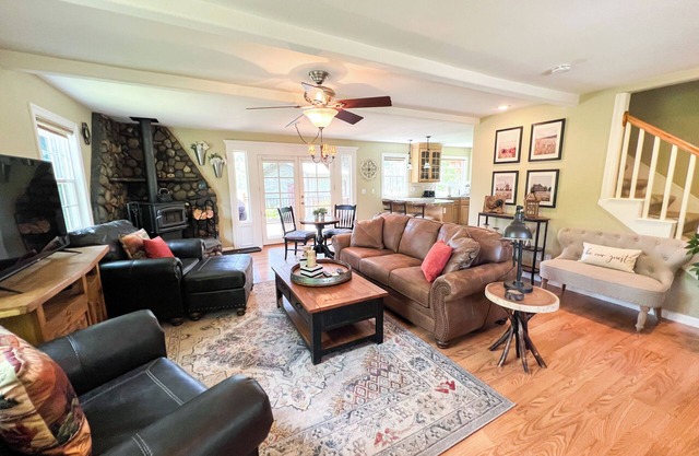 The Guest Cottage at Rocky Ranch - 6 miles from Burney Falls