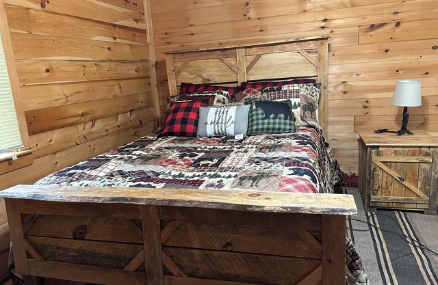 The Guesthouse- A cabin at Doe Mountain