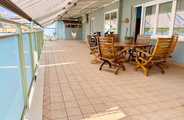 The Hammock, spacious, super-comfortable panoramic penthouse near Rossini Theater