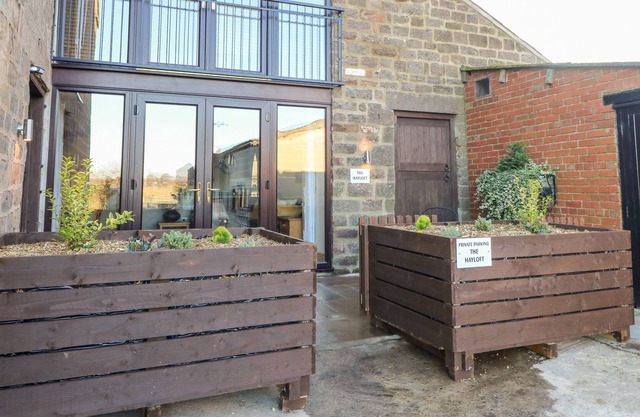 THE HAYLOFT, romantic, with a garden in Spofforth
