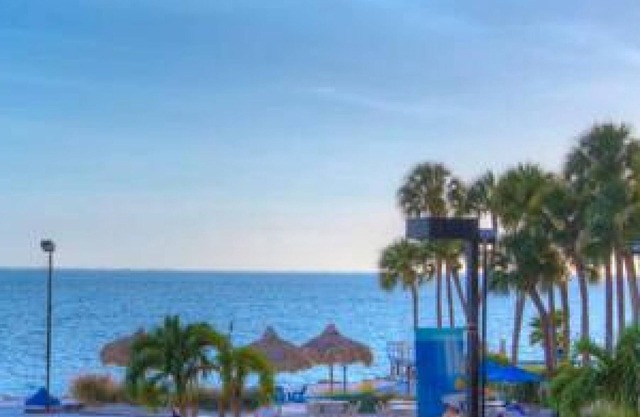 The Hemingway 2bd Tropical Elegance on the Water