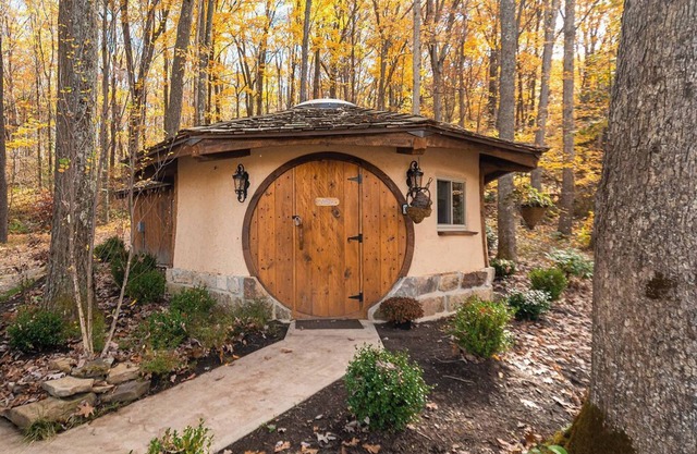 The Hobbit House | 1BR,1BA, Hot Tub, Dog Friendly