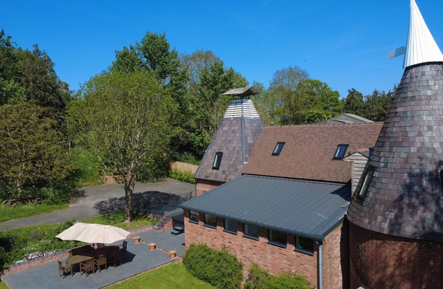 The Hop Kilns - Rural Rustic Charm with Luxurious Modern Comfort