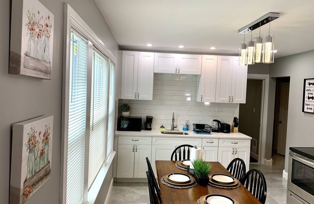 The Horseshoe Falls Villa- 6BR Free Parking, Minutes From Falls & Casino
