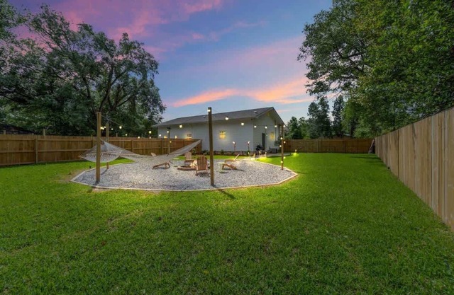 The Hosta Hangout - A Luxury Central Haven!