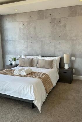 The Houghton's Hotel - Modern Day Home Two-Bedroom Apartment