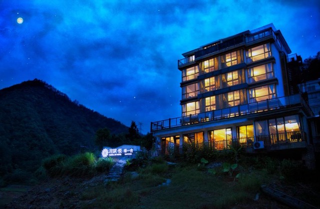 The Lake View Deyishe Resort in Thousand Island Lake