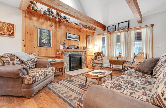The Lazy Bear | 2 Bed, 2 Bath